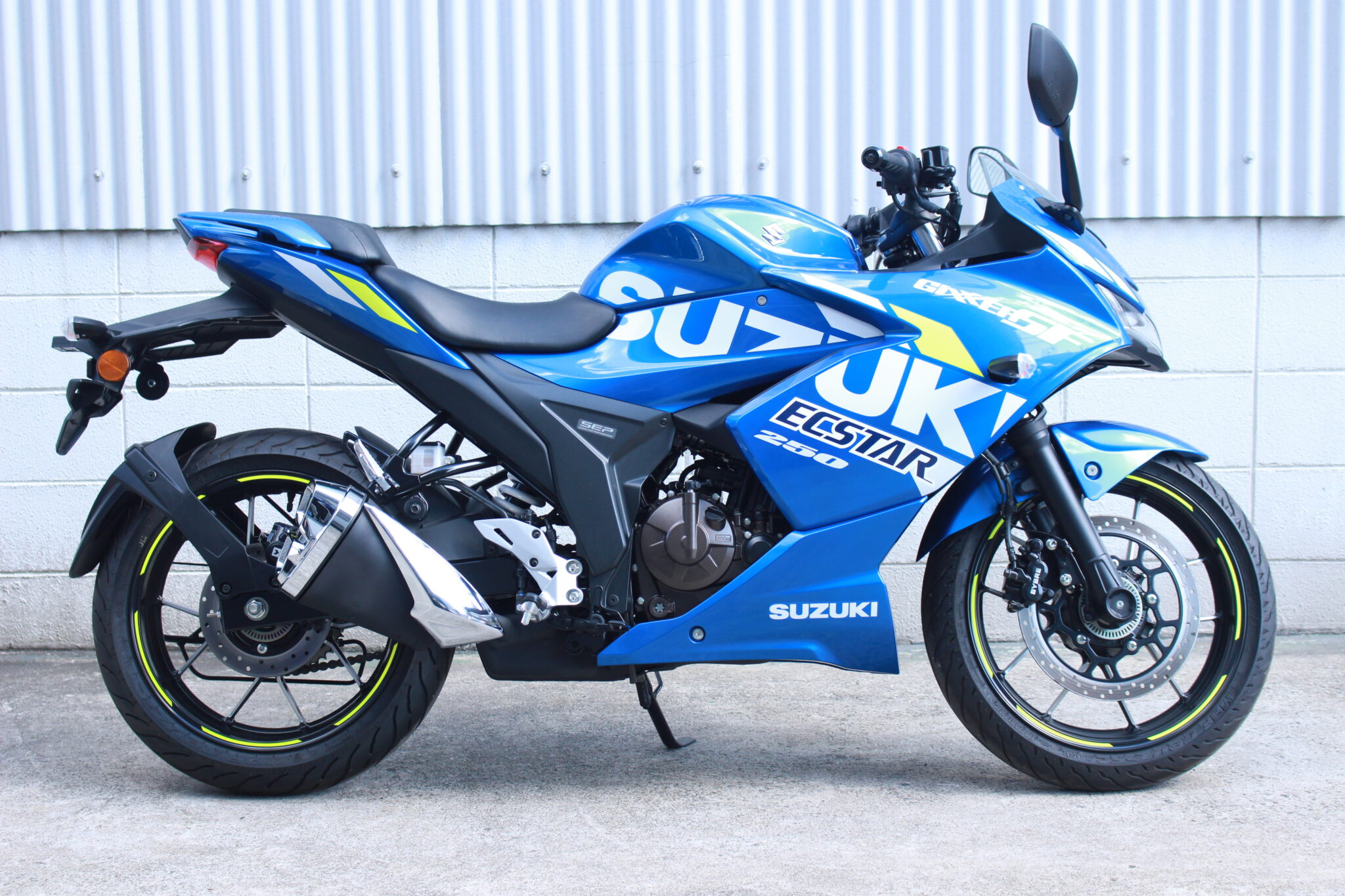 GIXXER(ｼﾞｸｻｰ) SF 250 | 大阪 レンタルバイク 二輪処グループ