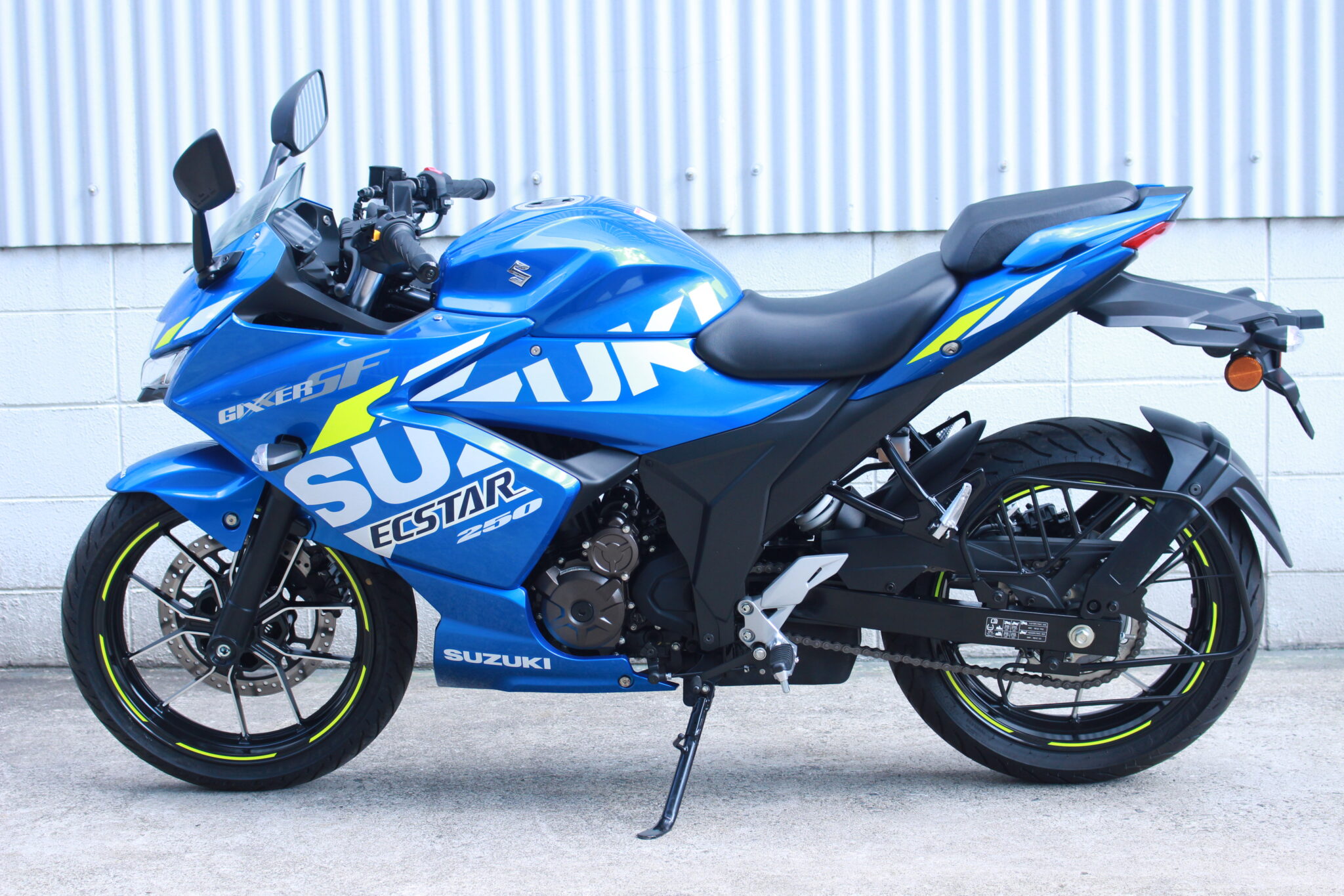 SUZUKI GIXXER SF SP ジクサー 6853km 機関良好-