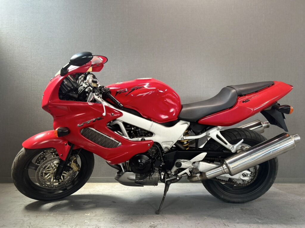 VTR1000F Fire Storm | 大阪 レンタルバイク 二輪処グループ